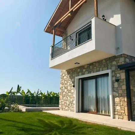 Manolya Villalari Villa *
